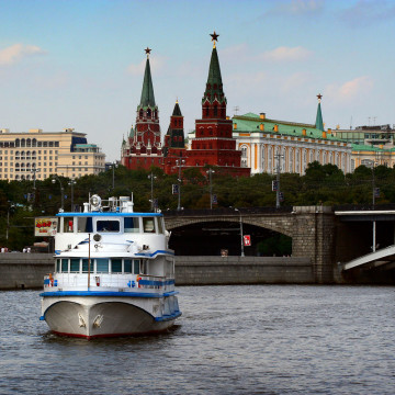 Дневная прогулка на теплоходе + обзорная экскурсия по Москве